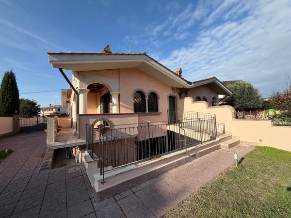 casa indipendente in vendita ad Ardea in zona Nuova California