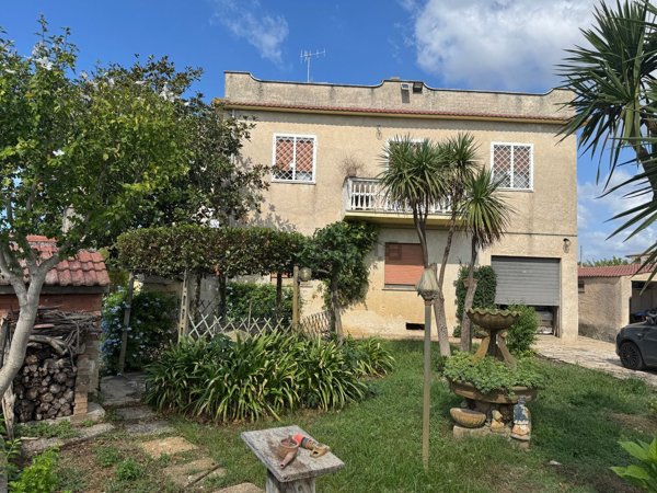 casa indipendente in vendita ad Ardea in zona Banditella