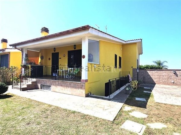 casa indipendente in vendita ad Ardea in zona Marina di Ardea