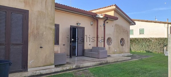 casa indipendente in vendita ad Ardea in zona Lido dei Pini
