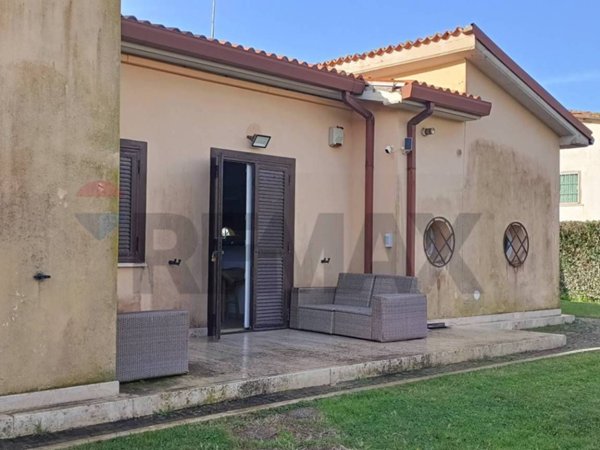 casa indipendente in vendita ad Ardea in zona Colle Romito