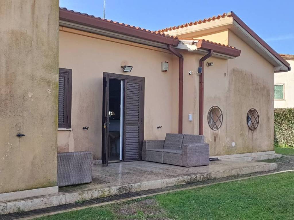 casa indipendente in vendita ad Ardea in zona Lido dei Pini