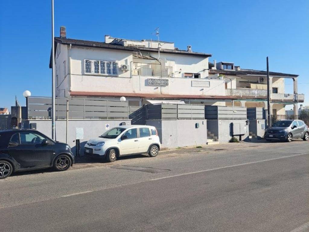 appartamento in vendita ad Ardea in zona Marina di Ardea