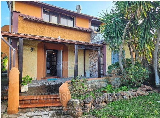 villa in vendita ad Ardea in zona Marina di Ardea