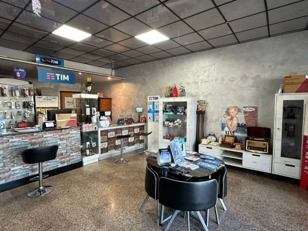 negozio in vendita ad Ardea in zona Castagnetta