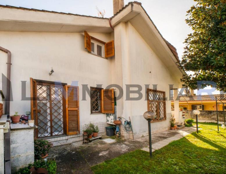 casa indipendente in vendita ad Ardea in zona Marina di Ardea