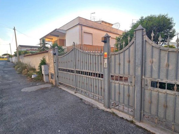 intera palazzina in vendita ad Ardea in zona Marina di Ardea