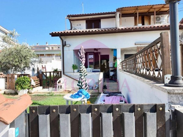casa indipendente in vendita ad Ardea in zona Nuova Florida