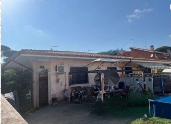 casa indipendente in vendita ad Ardea in zona Colle Romito