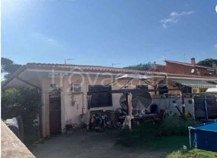 casa indipendente in vendita ad Ardea in zona Colle Romito