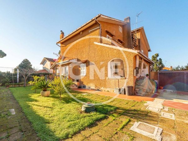 casa indipendente in vendita ad Ardea in zona Colle Romito