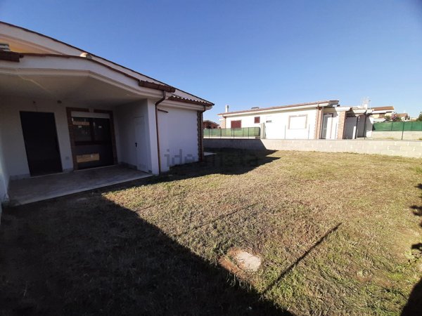 appartamento in vendita ad Ardea in zona Marina di Ardea