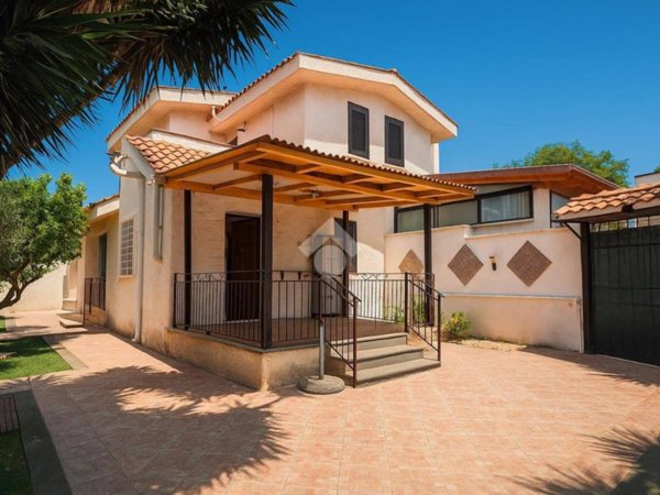 casa indipendente in vendita ad Ardea in zona Colle Romito