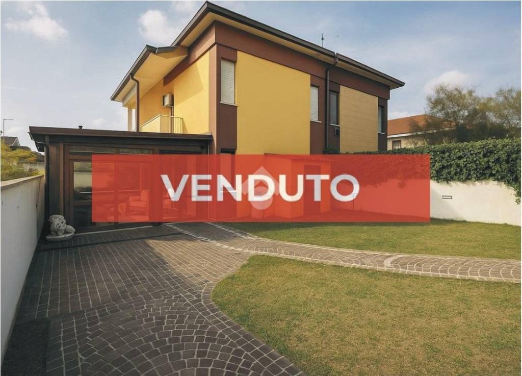 casa indipendente in vendita ad Ardea in zona Colle Romito