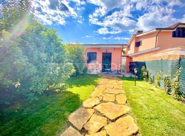 casa indipendente in vendita ad Ardea in zona Banditella