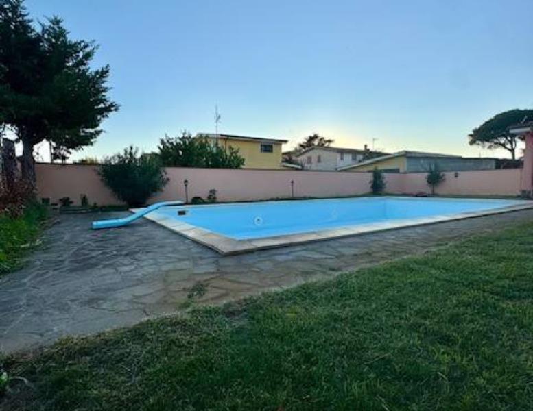 casa indipendente in vendita ad Ardea in zona Banditella