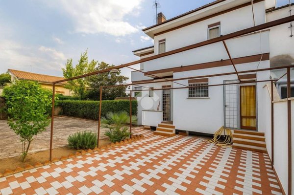 casa indipendente in vendita ad Ardea in zona Lido dei Pini