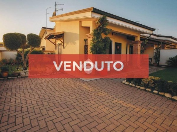casa indipendente in vendita ad Ardea in zona Colle Romito