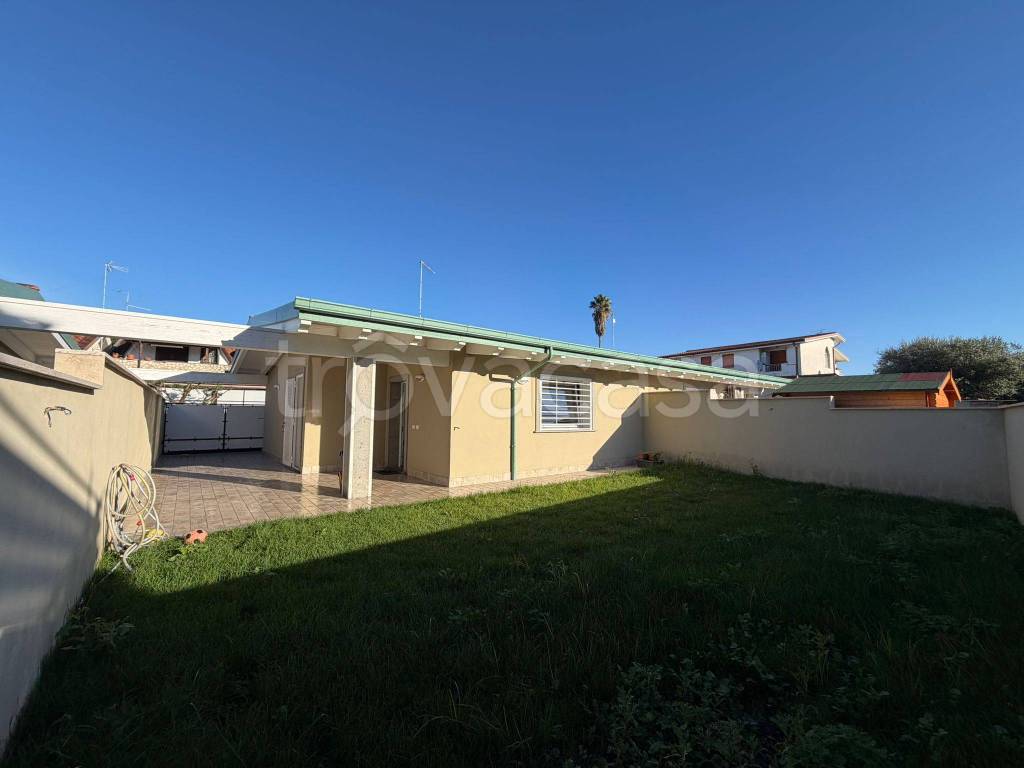 casa indipendente in vendita ad Ardea in zona Nuova Florida
