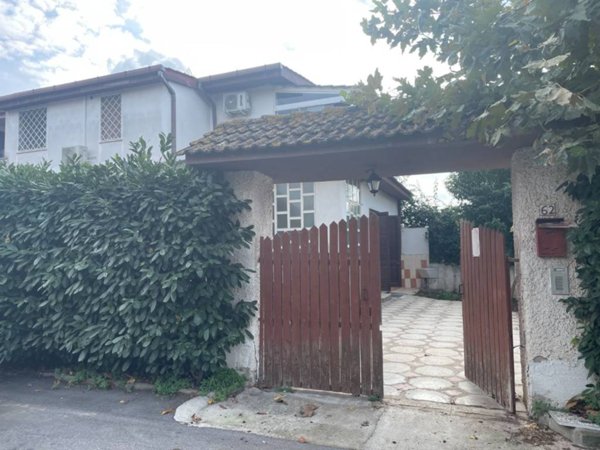 casa indipendente in vendita ad Ardea in zona Colle Romito