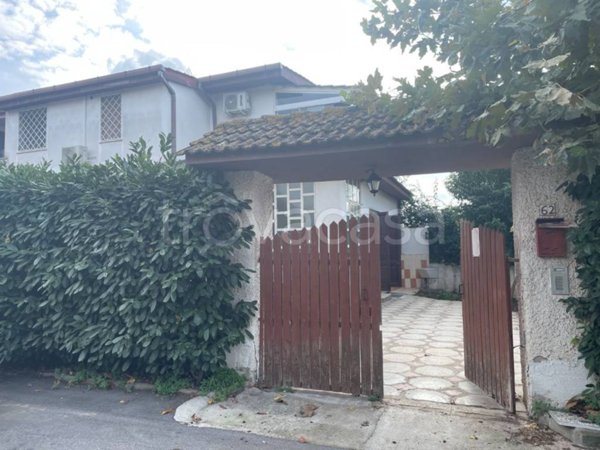 casa indipendente in vendita ad Ardea in zona Colle Romito