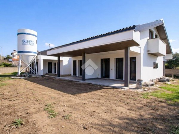 casa indipendente in vendita ad Ardea in zona Lido dei Pini