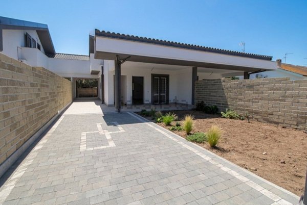 casa indipendente in vendita ad Ardea in zona Lido dei Pini