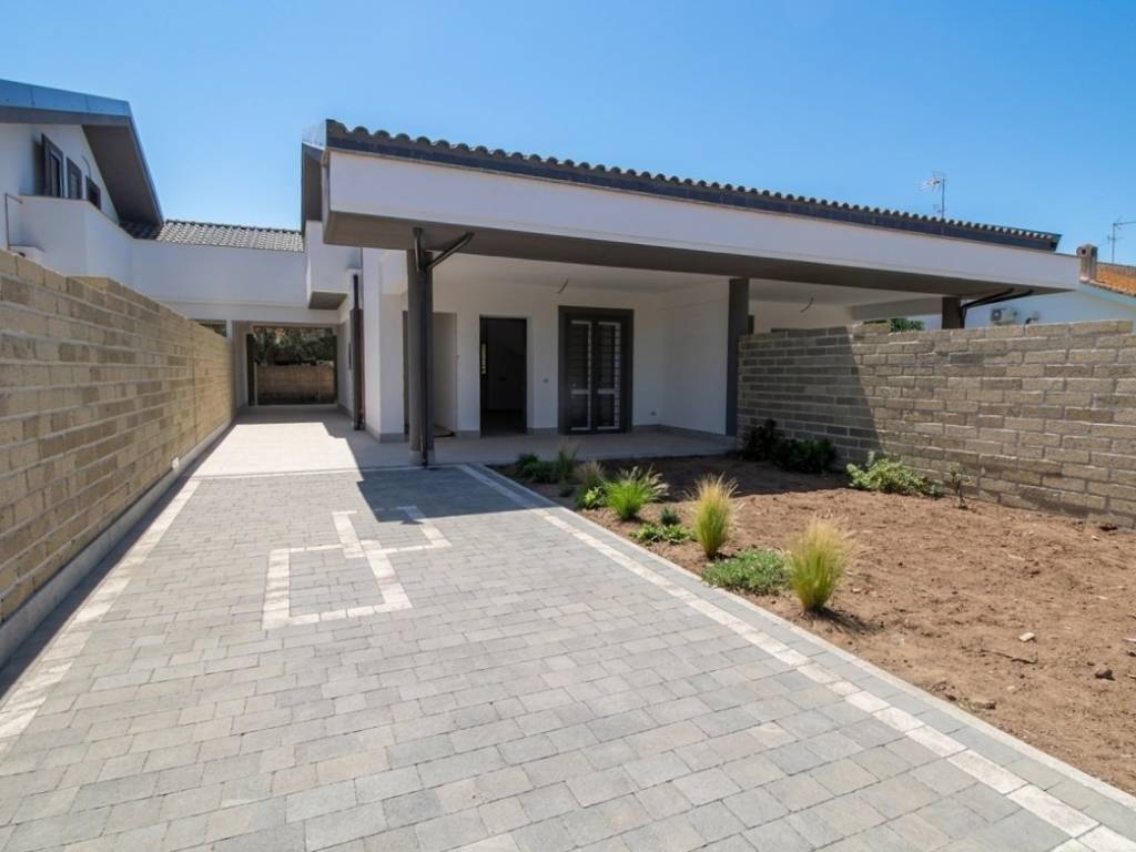 casa indipendente in vendita ad Ardea in zona Lido dei Pini