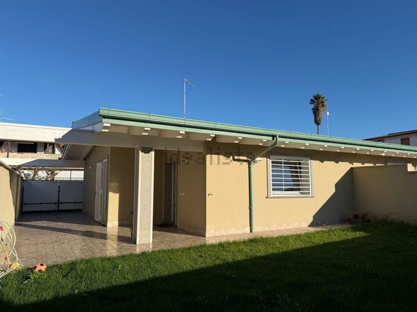 casa indipendente in vendita ad Ardea in zona Nuova Florida