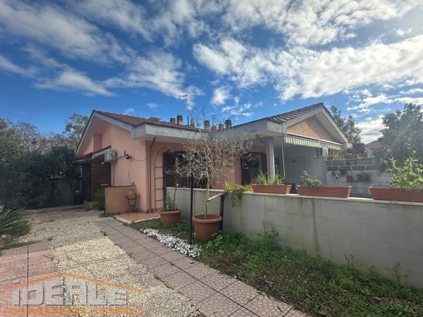 appartamento in vendita ad Ardea in zona Colle Romito