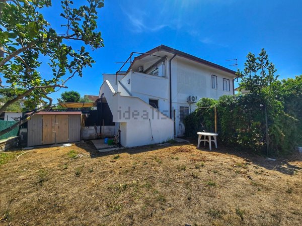 appartamento in vendita ad Ardea in zona Colle Romito