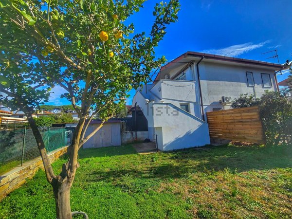 appartamento in vendita ad Ardea in zona Colle Romito