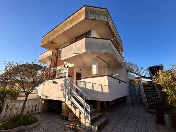 casa indipendente in vendita ad Ardea