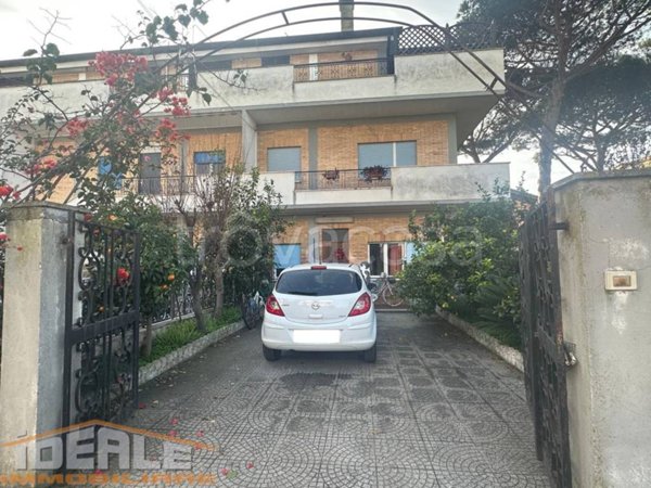 appartamento in vendita ad Ardea in zona Nuova California