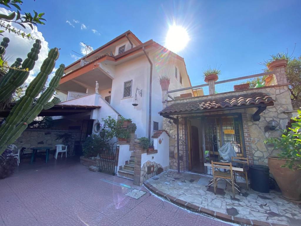 casa indipendente in vendita ad Ardea in zona Nuova Florida