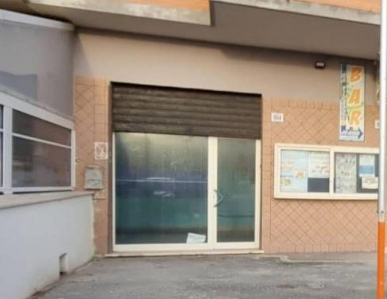 locale commerciale in vendita ad Ardea in zona Marina di Ardea