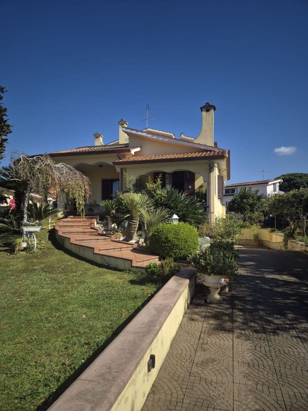 casa indipendente in vendita ad Ardea in zona Nuova Florida