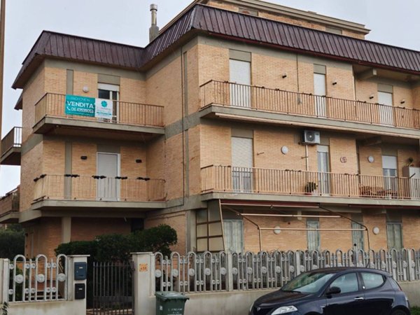 appartamento in vendita ad Ardea in zona Marina di Ardea