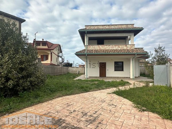 casa indipendente in vendita ad Ardea in zona Nuova Florida