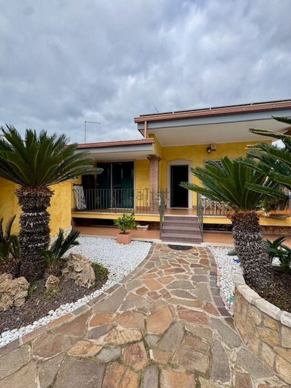 casa indipendente in vendita ad Ardea in zona Nuova Florida