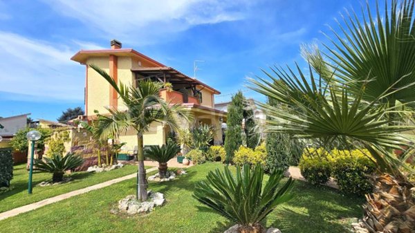 casa indipendente in vendita ad Ardea in zona Marina di Ardea