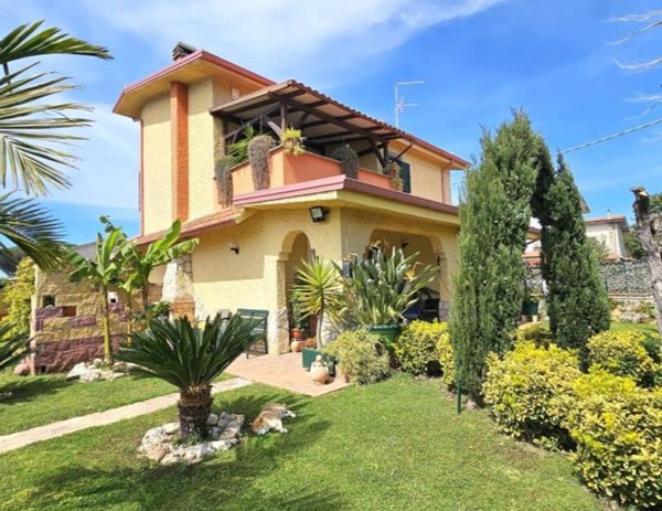 casa indipendente in vendita ad Ardea in zona Nuova California