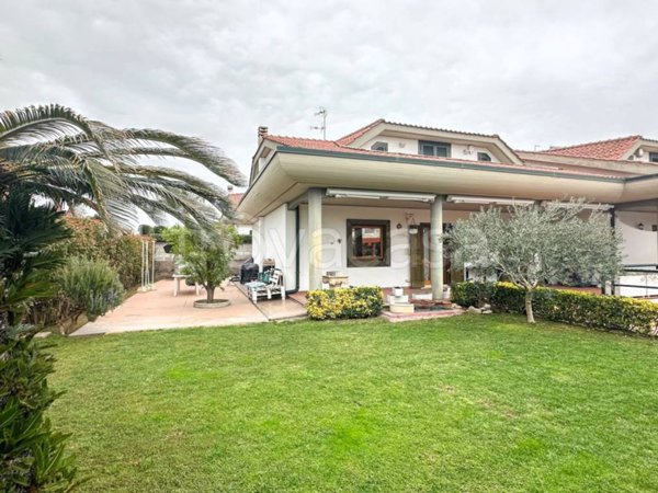 casa indipendente in vendita ad Ardea in zona Marina di Ardea
