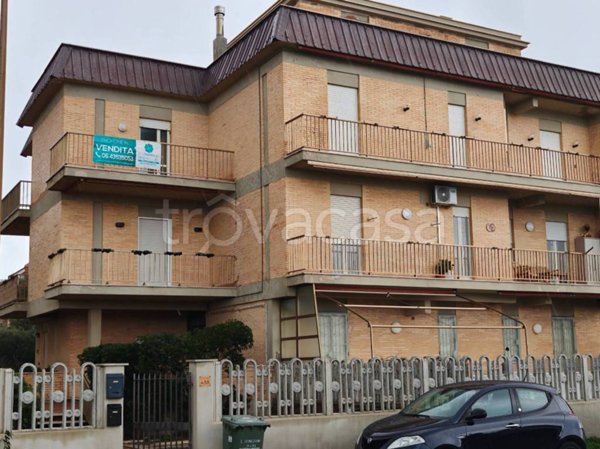 appartamento in vendita ad Ardea in zona Marina di Ardea