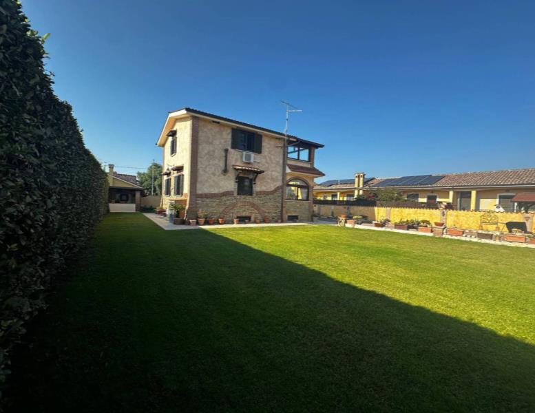 casa indipendente in vendita ad Ardea in zona Nuova Florida
