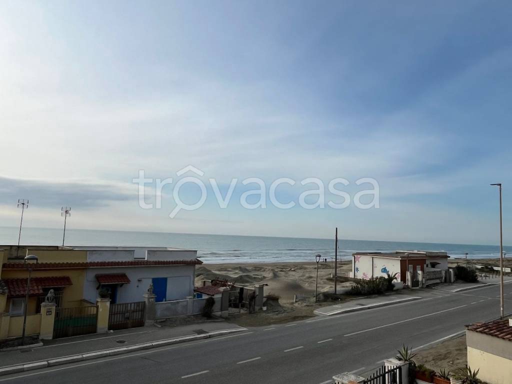 appartamento in vendita ad Ardea in zona Marina di Ardea