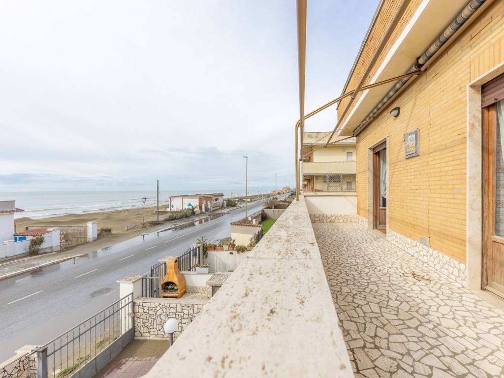 appartamento in vendita ad Ardea in zona Marina di Ardea