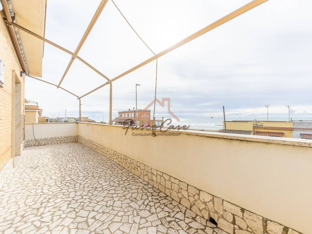 appartamento in vendita ad Ardea in zona Marina di Ardea