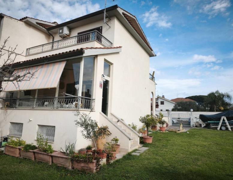 casa indipendente in vendita ad Ardea in zona Colle Romito
