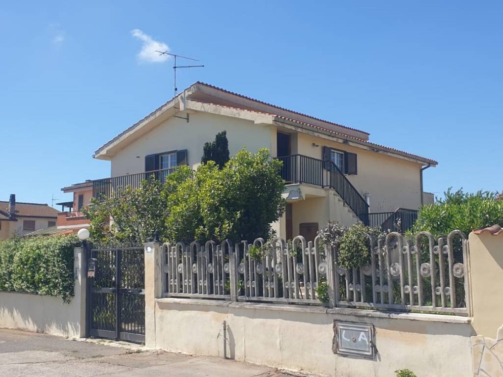 casa indipendente in vendita ad Ardea in zona Banditella